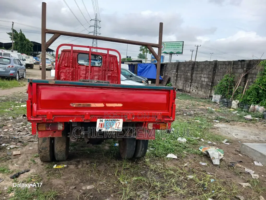 Toyota Dyna 2010 Red