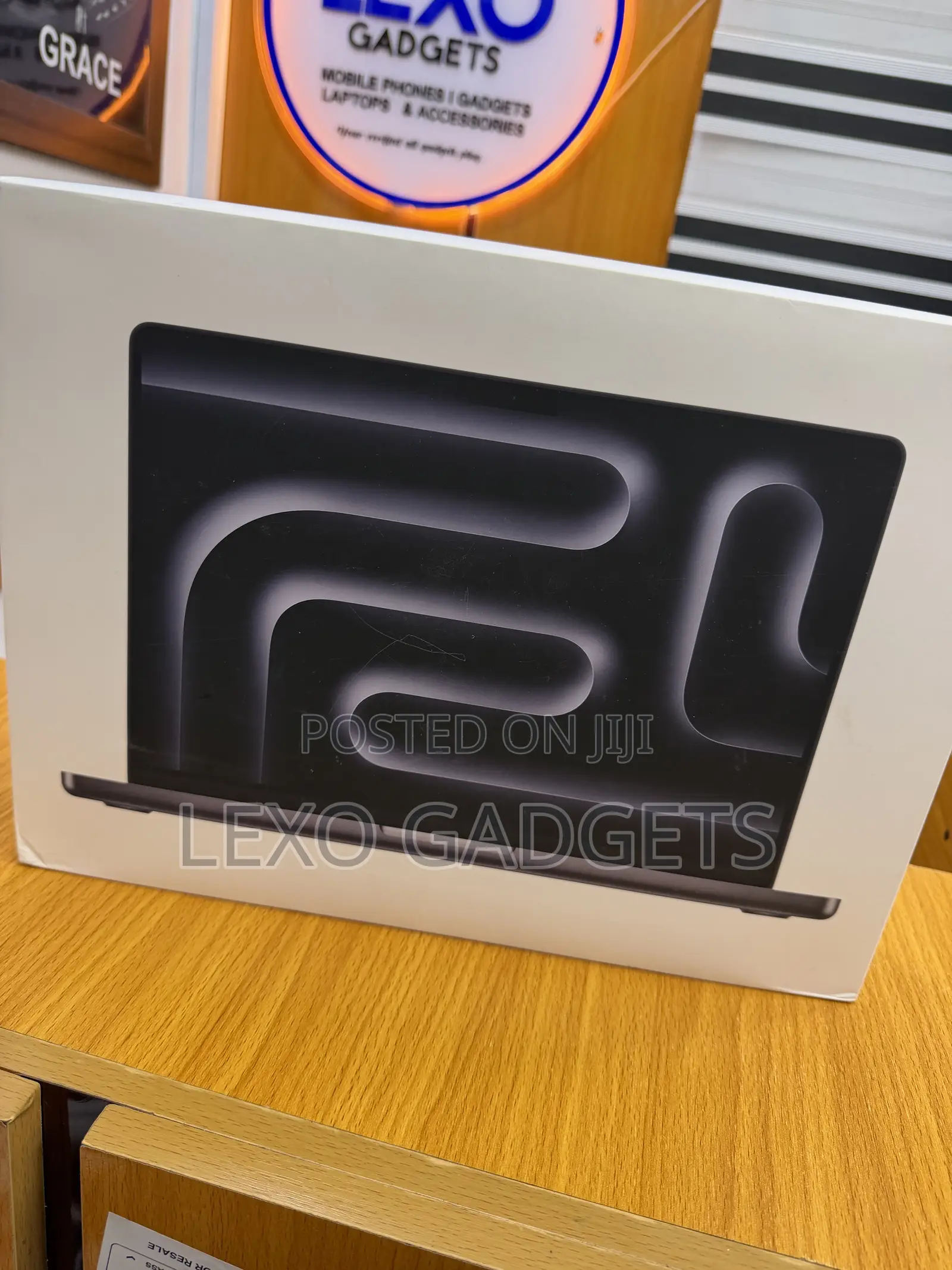 New Laptop Apple MacBook Pro 2025 M5 16GB Apple M5 SSD 1T