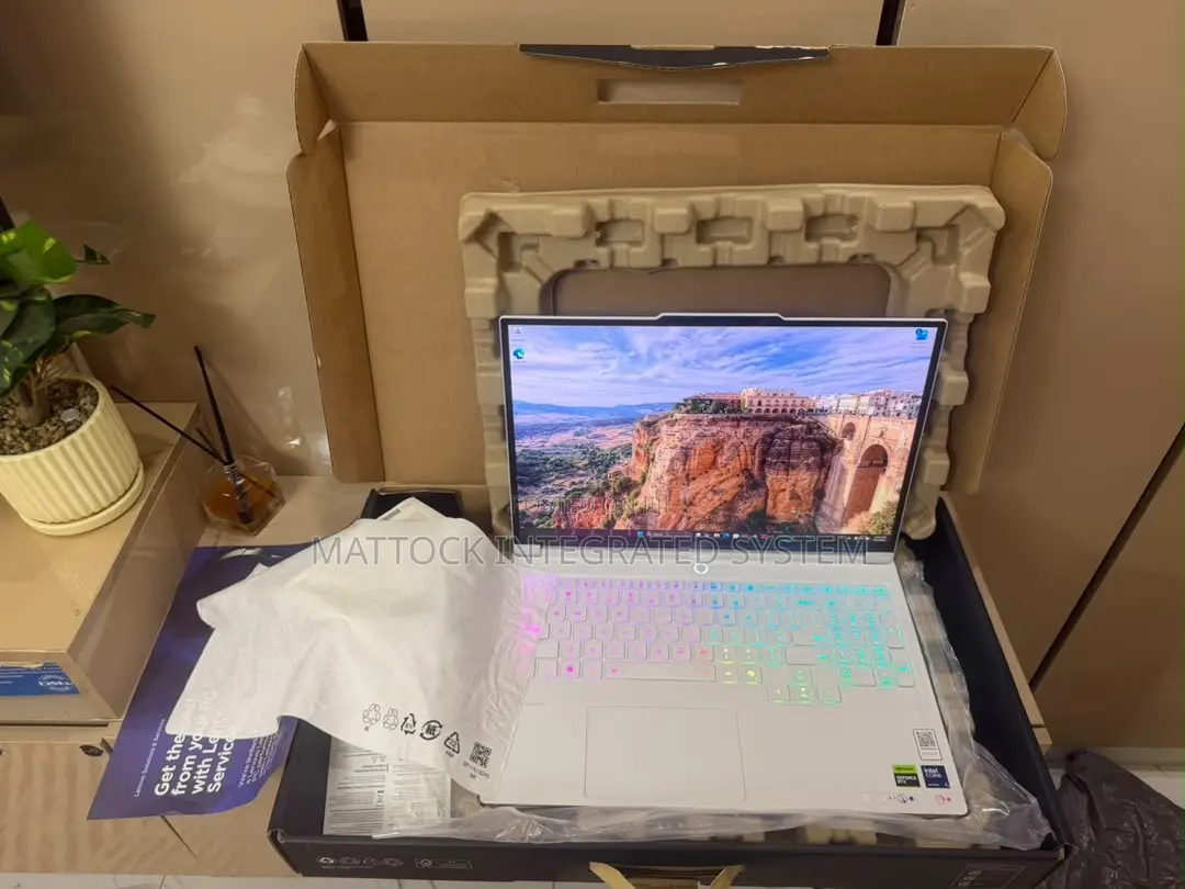 Laptop Lenovo Legion 7 32GB Intel Core Ultra 9 SSD 1T