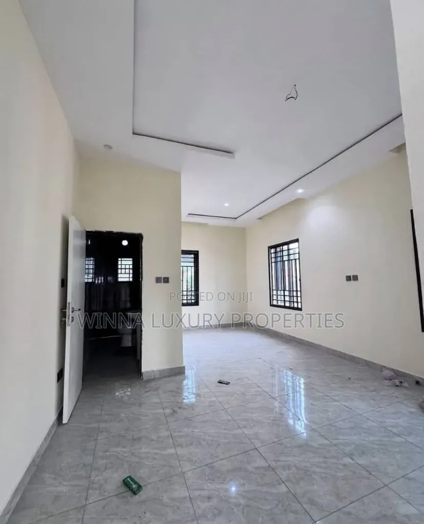 7bdrm Duplex in Utako for sale