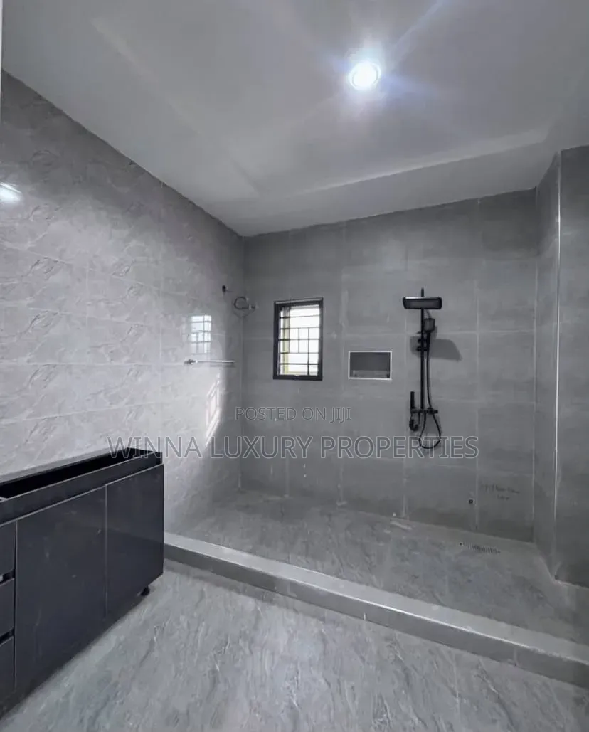 7bdrm Duplex in Utako for sale