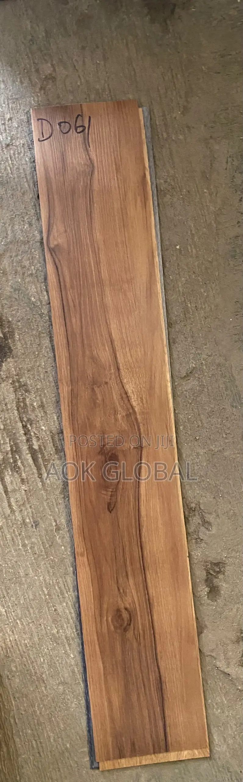 Vinyl Luxury Floor Tiles