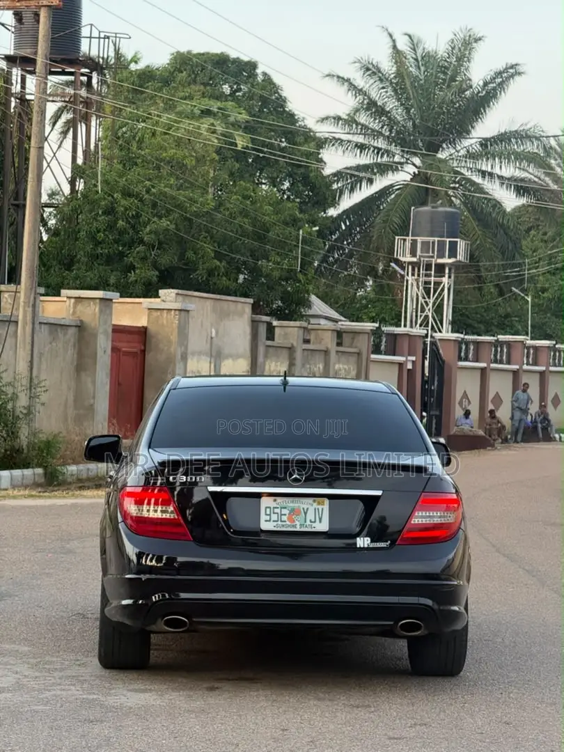 Mercedes-Benz C300 2012 Black