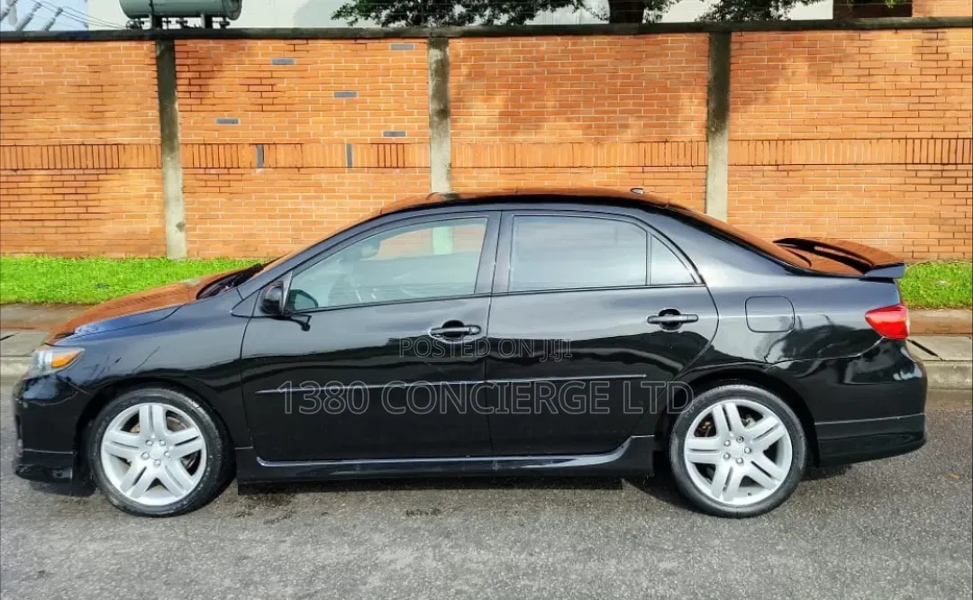 Toyota Corolla 2011 Black