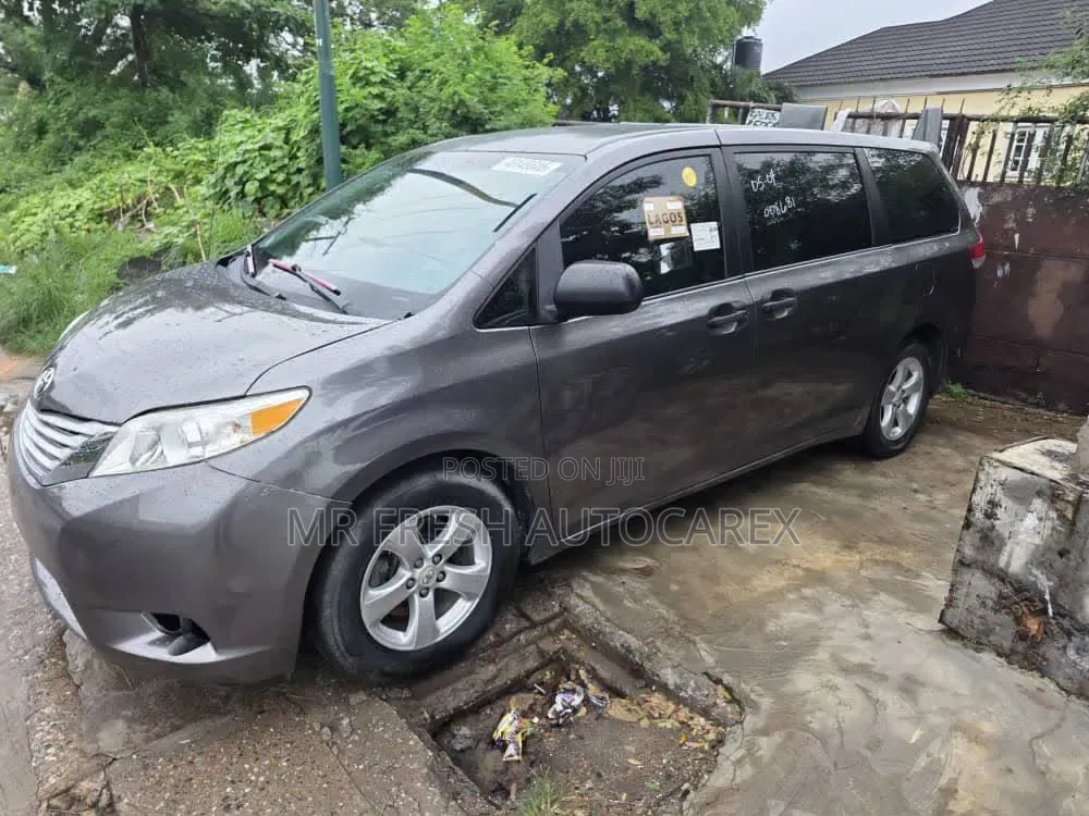 Toyota Sienna LE 8 Passenger 2012 Gray