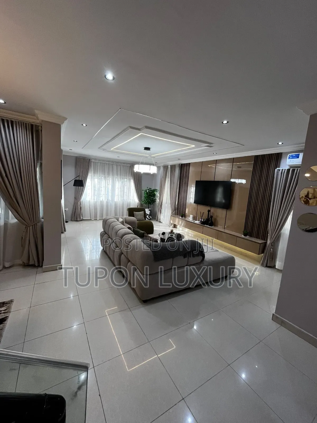 Luxury 3bedroom With Pool and Mini Pool Table