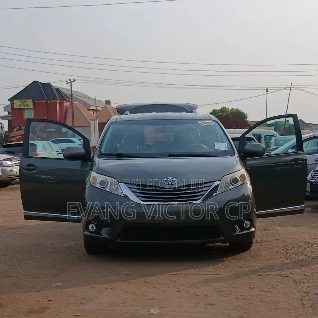 Toyota Sienna XLE 7 Passenger 2012 Gray