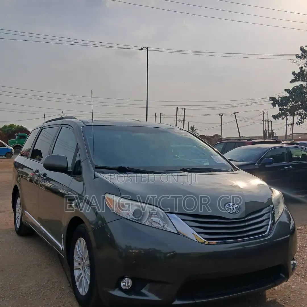 Toyota Sienna XLE 7 Passenger 2012 Gray