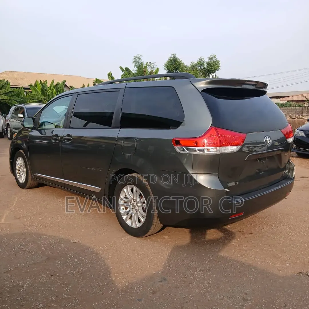Toyota Sienna XLE 7 Passenger 2012 Gray