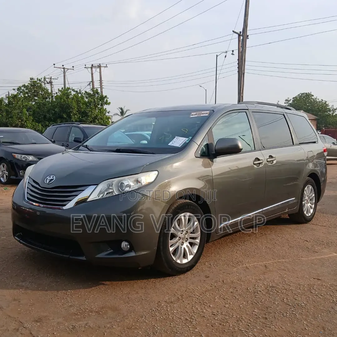 Toyota Sienna XLE 7 Passenger 2012 Gray