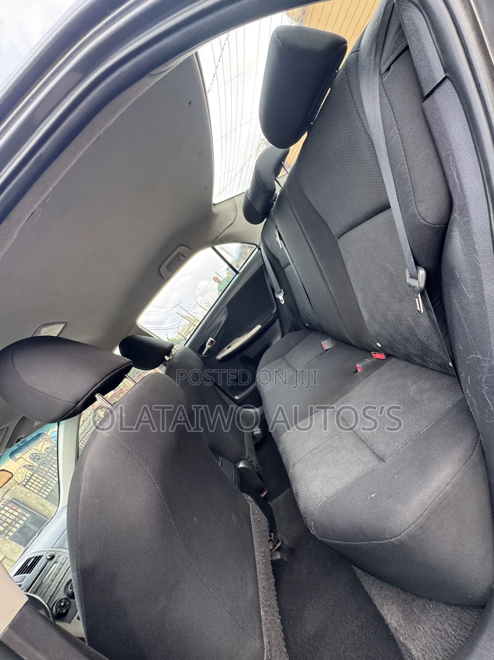 Toyota Corolla LE 4dr Sedan (1.8L 4cyl 4A) 2011 Gray