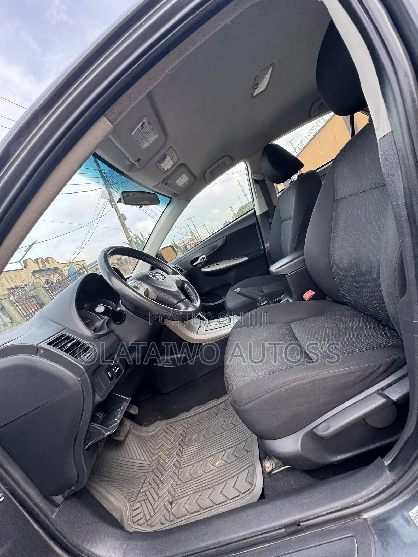 Toyota Corolla LE 4dr Sedan (1.8L 4cyl 4A) 2011 Gray