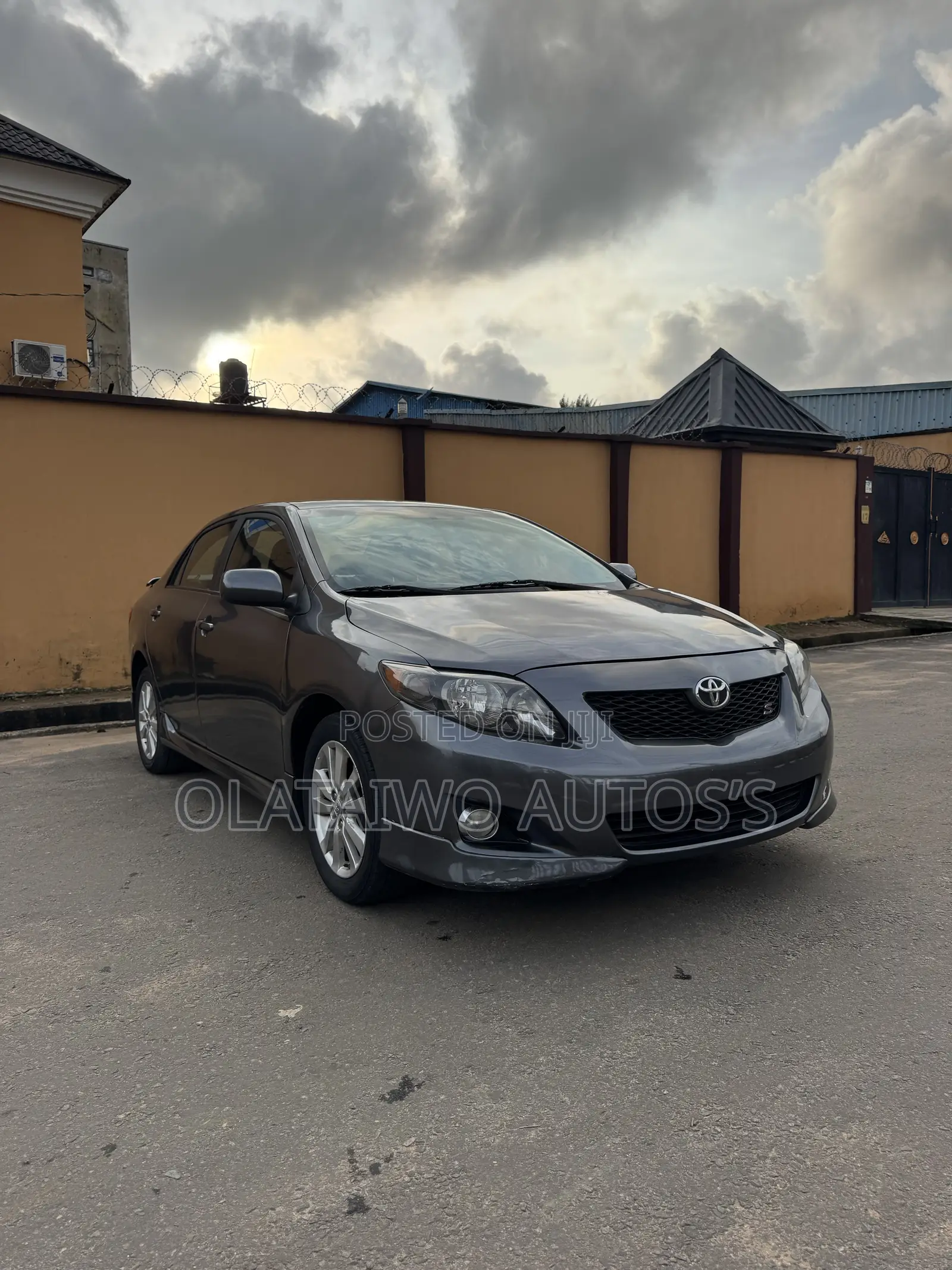 Toyota Corolla LE 4dr Sedan (1.8L 4cyl 4A) 2011 Gray