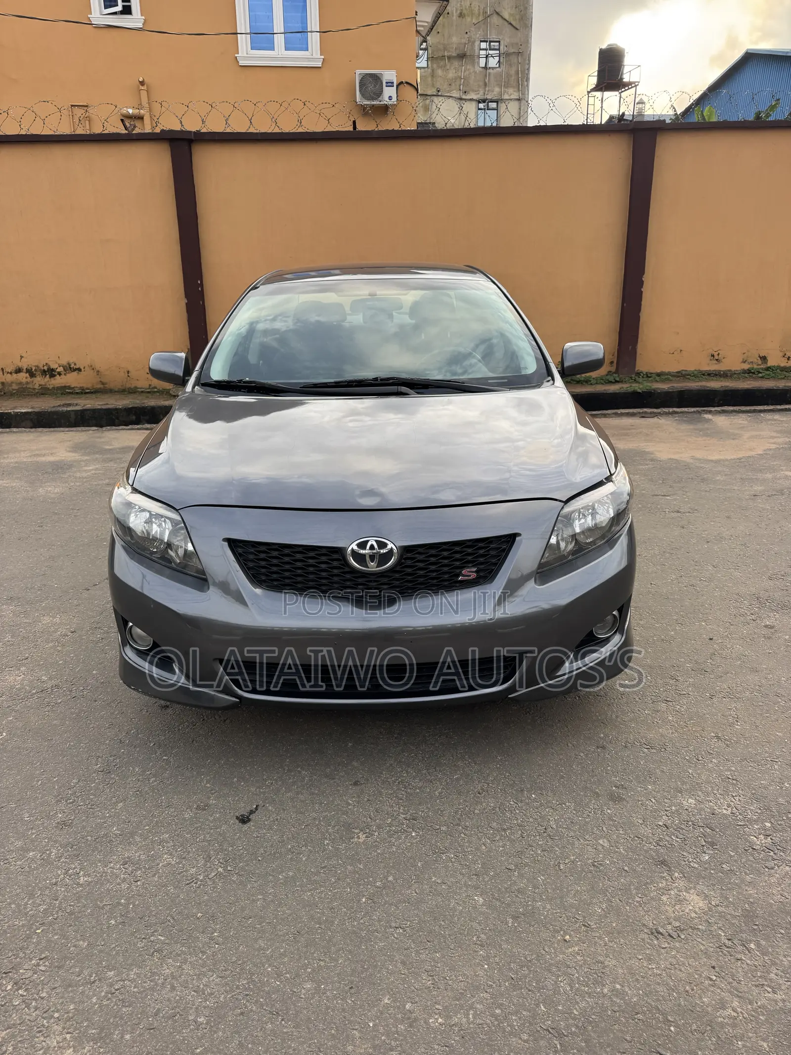 Toyota Corolla LE 4dr Sedan (1.8L 4cyl 4A) 2011 Gray