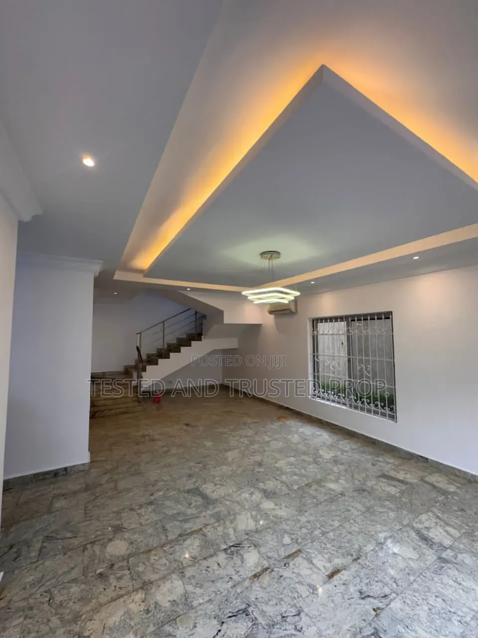 5bdrm Duplex in Banana Island for rent