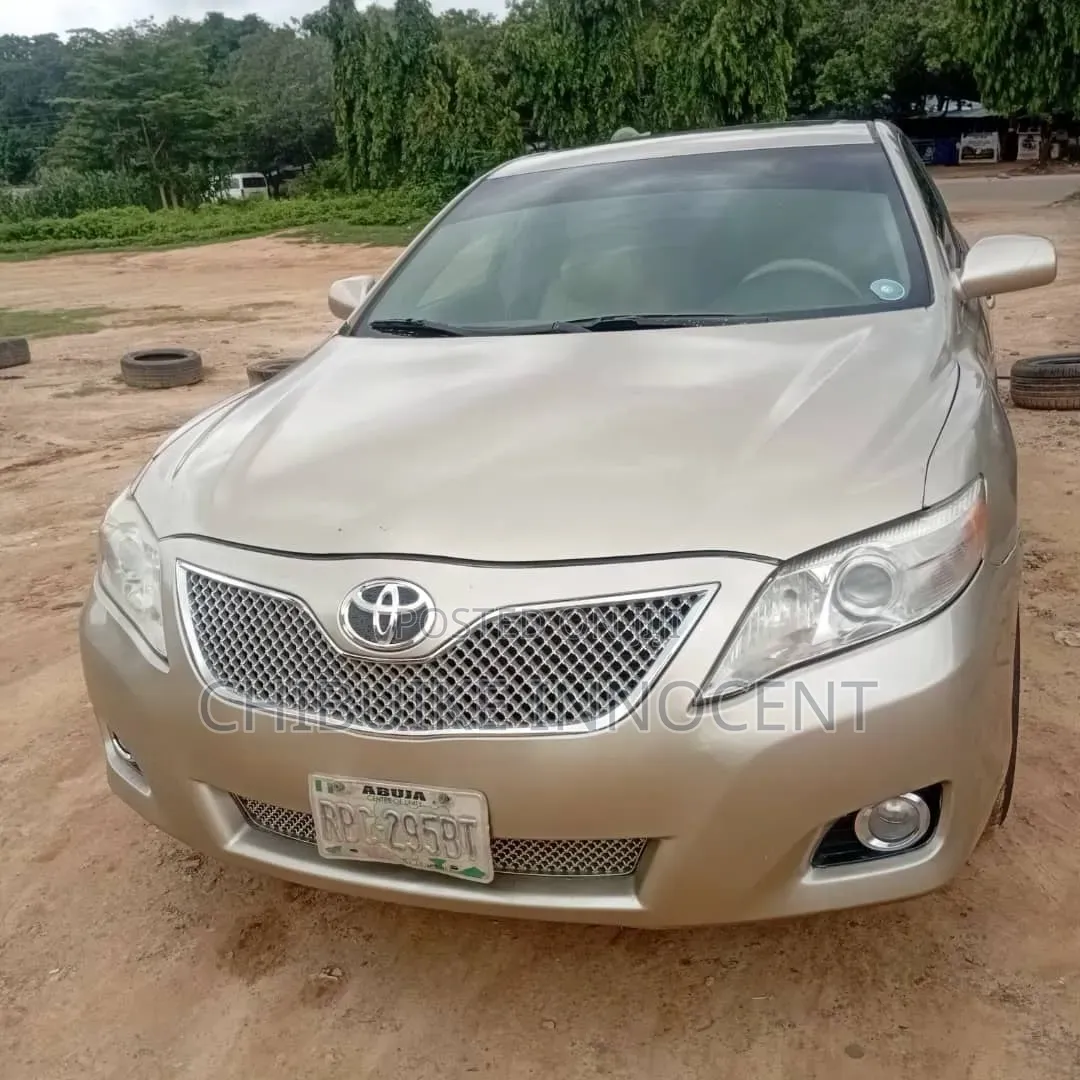 Toyota Camry 2012 Gold