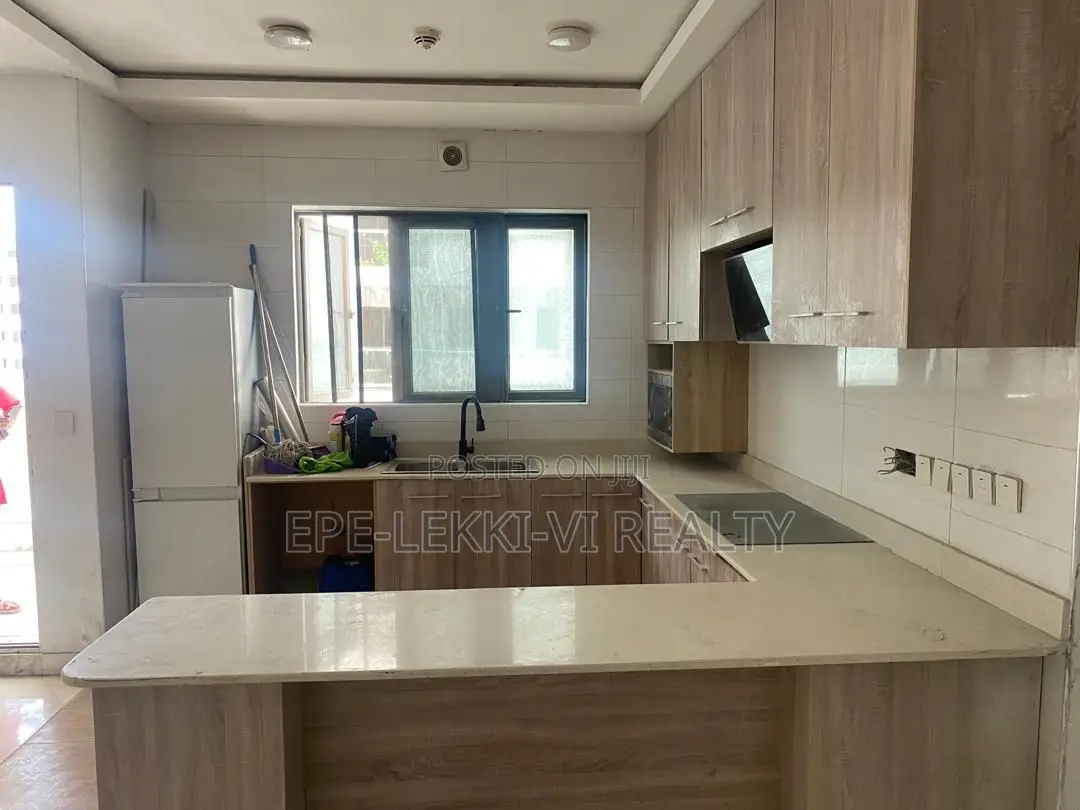 2bdrm Apartment in Lekki Phase 1 for rent