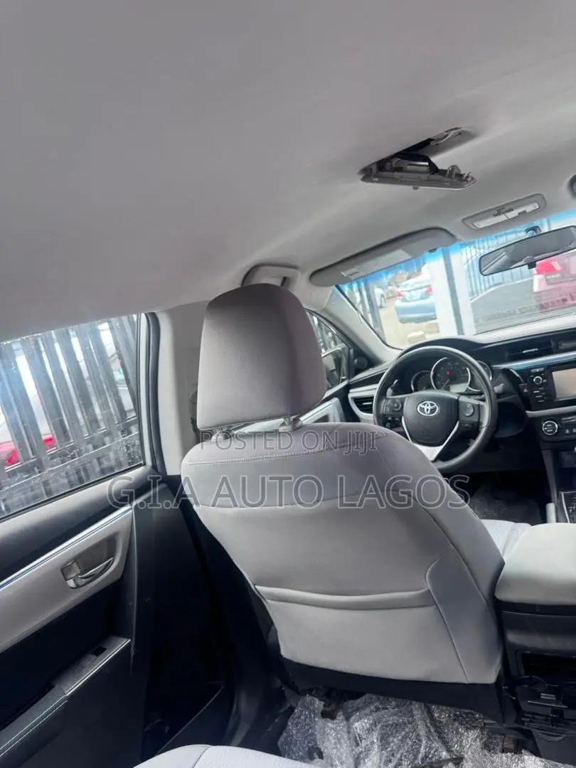 Toyota Corolla LE 4dr Sedan (1.8L 4cyl CVT) 2015 Silver