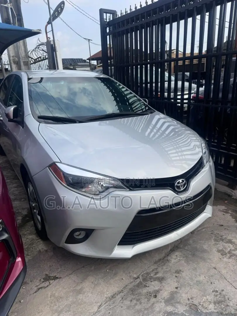 Toyota Corolla LE 4dr Sedan (1.8L 4cyl CVT) 2015 Silver