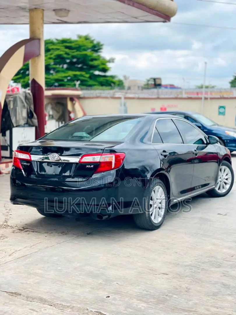 Toyota Camry XLE 4dr Sedan (2.5L 4cyl 6A) 2013 Black