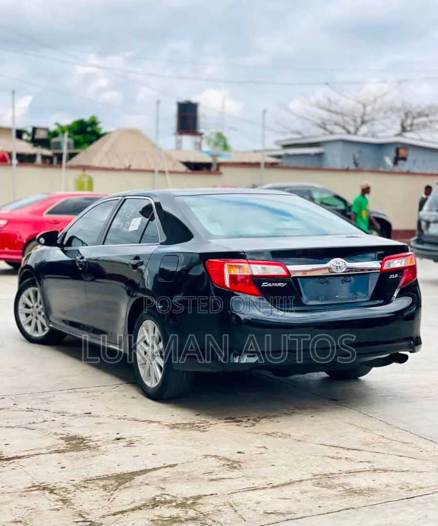 Toyota Camry XLE 4dr Sedan (2.5L 4cyl 6A) 2013 Black