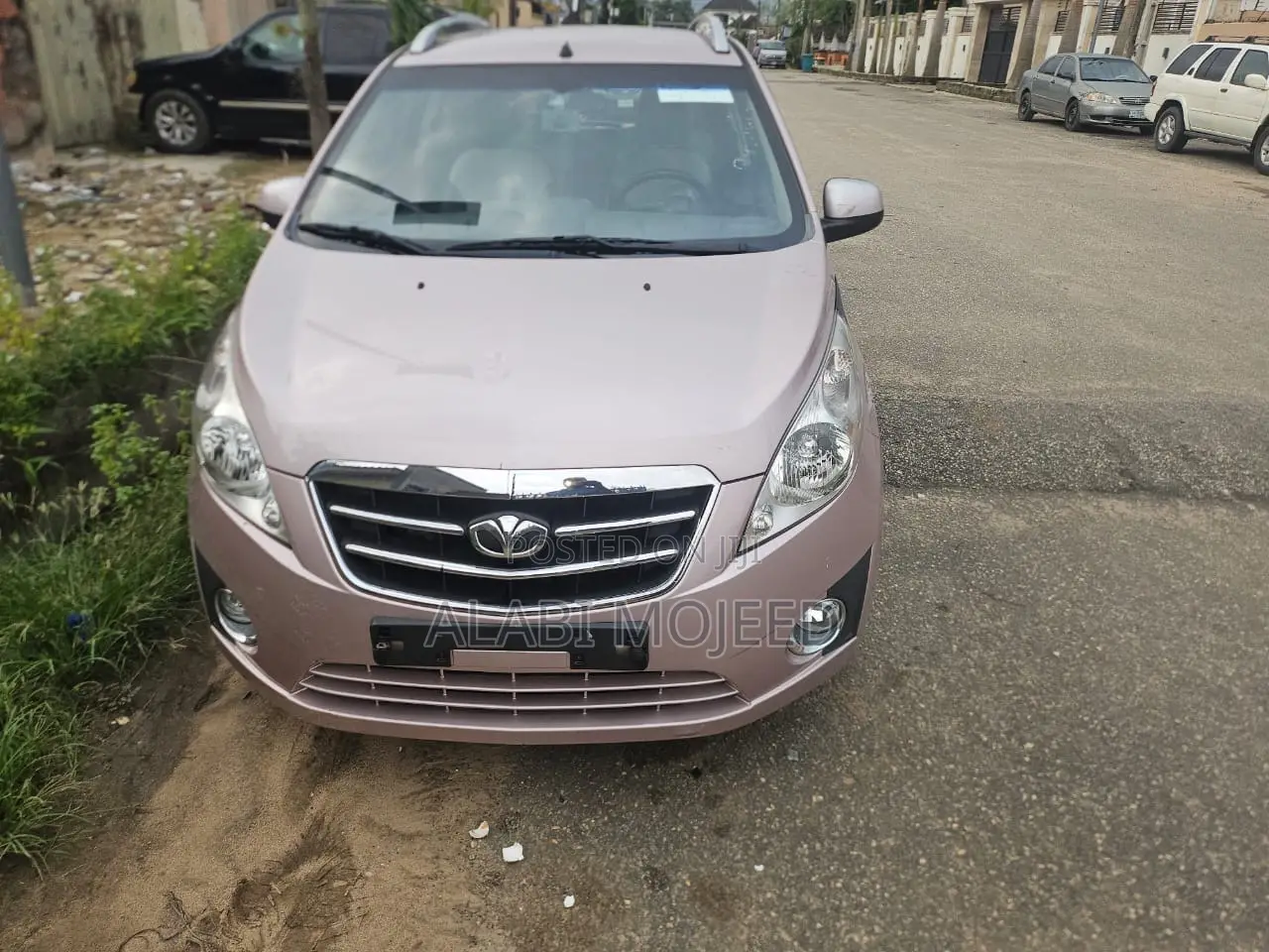 Chevrolet Spark Hatch LS 2010 Pink