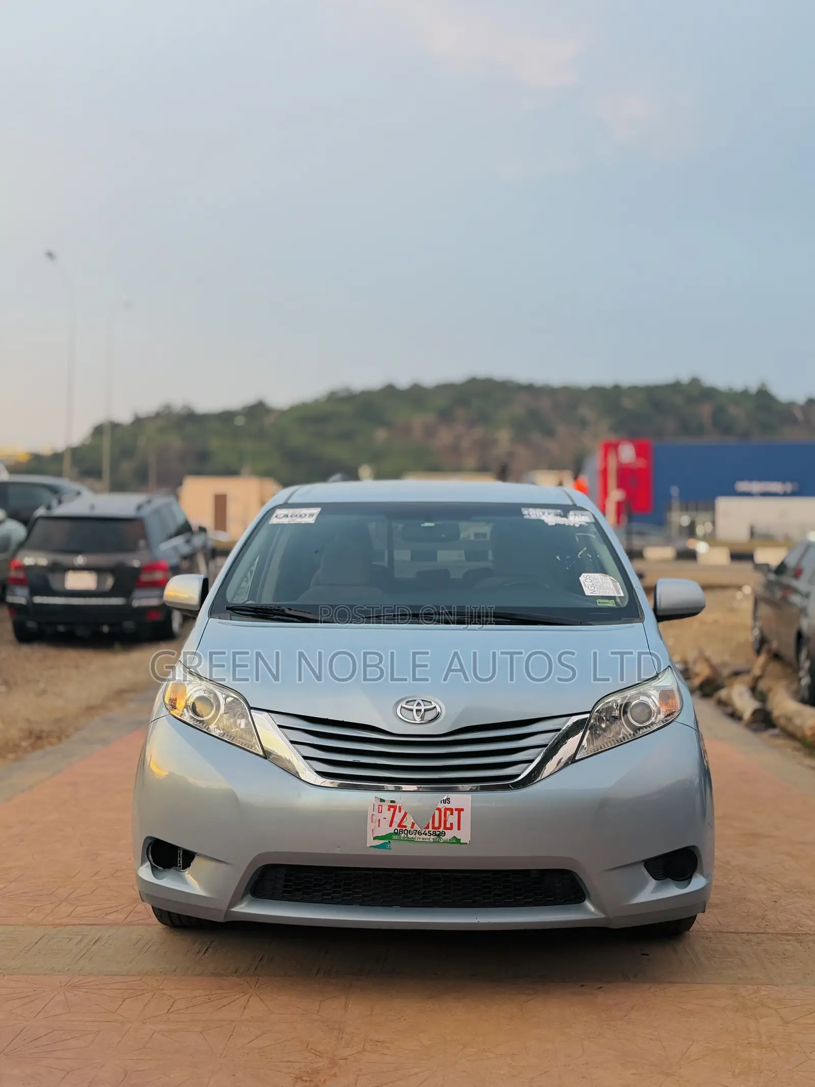 Toyota Sienna LE 8-Passenger 4dr Minivan (3.5L 6cyl 6A) 2015 Blue