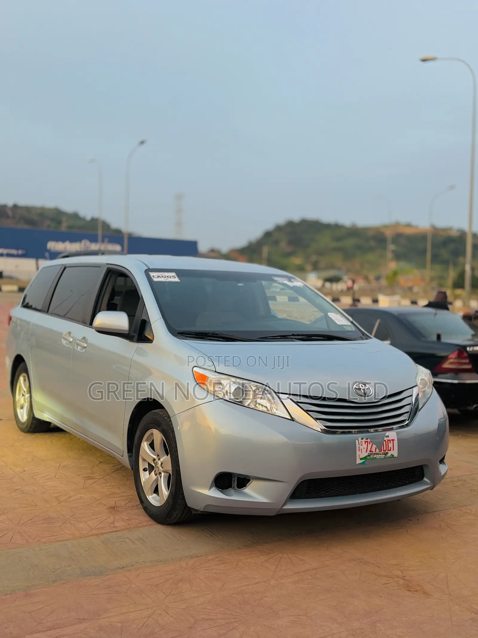 Toyota Sienna LE 8-Passenger 4dr Minivan (3.5L 6cyl 6A) 2015 Blue