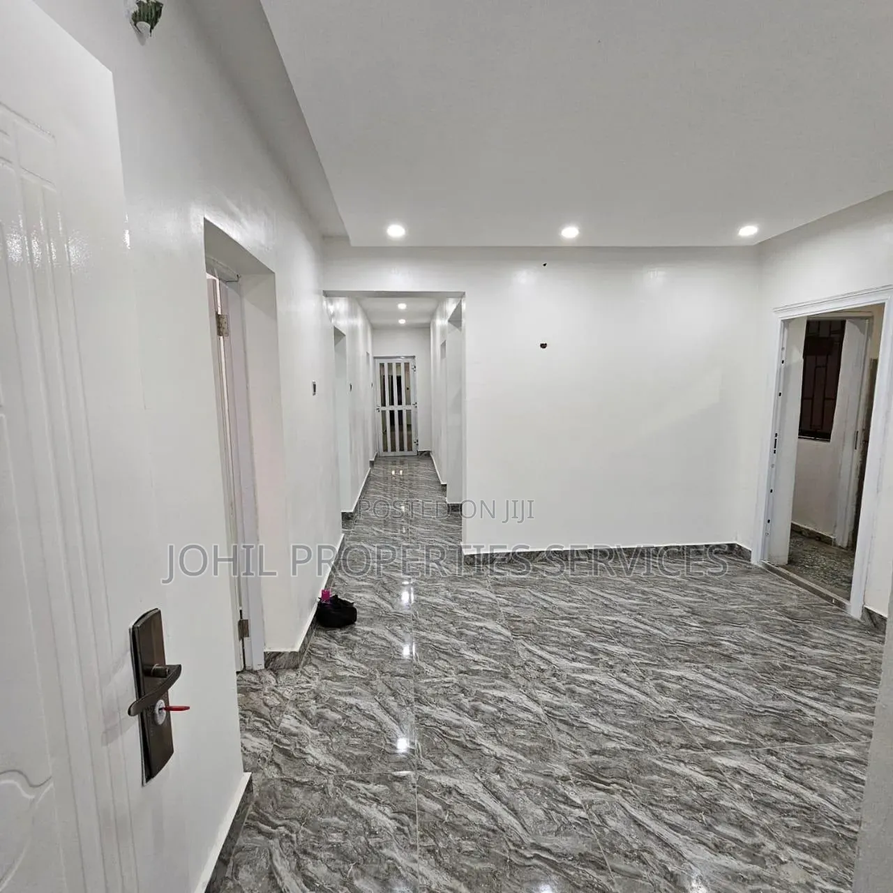3bdrm Block of Flats in Zone 6 / Wuse for rent