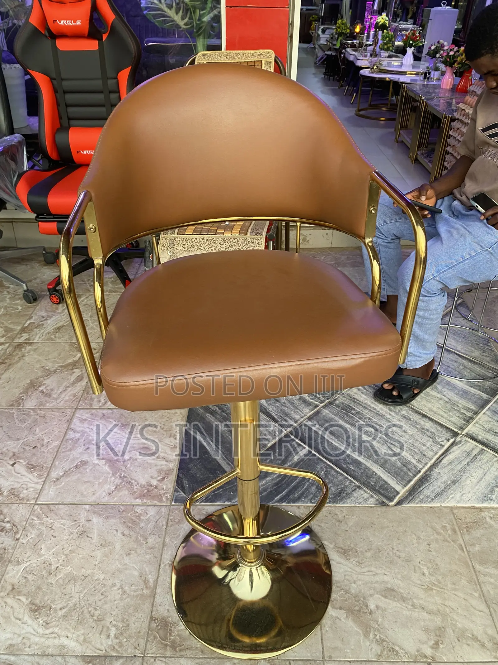 Stool ,Golden Colour Bar Stools for Saloon and Home Use