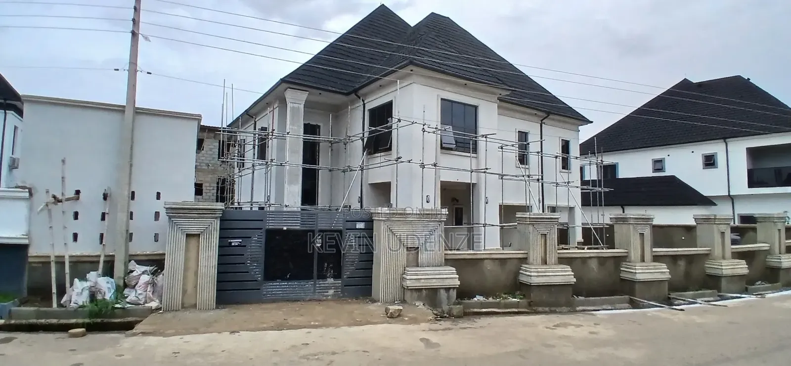5bdrm Duplex in Faplins Estate, Dakwo District for sale