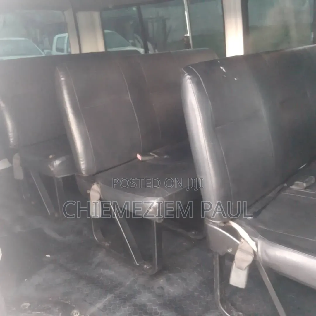 Toyota HiAce 2011 White