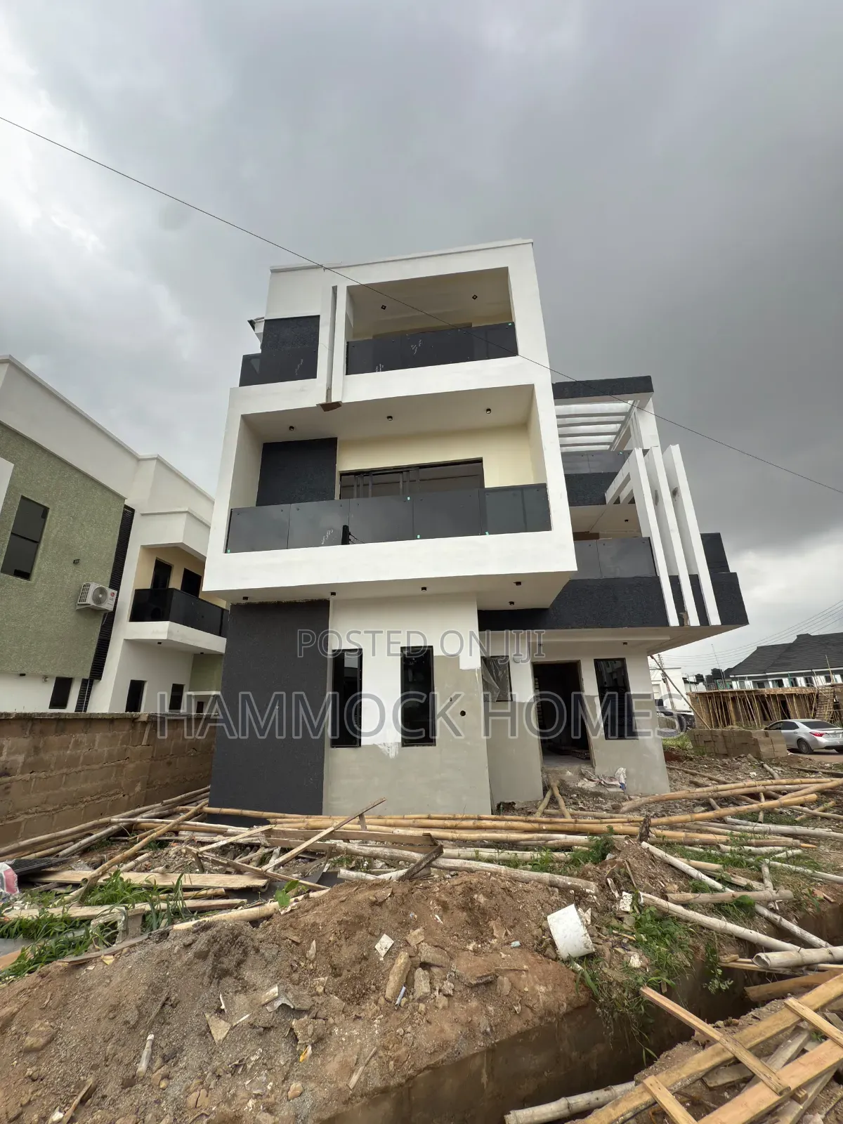 5bdrm Penthouse in Carlton Gate Estate, Akobo for sale