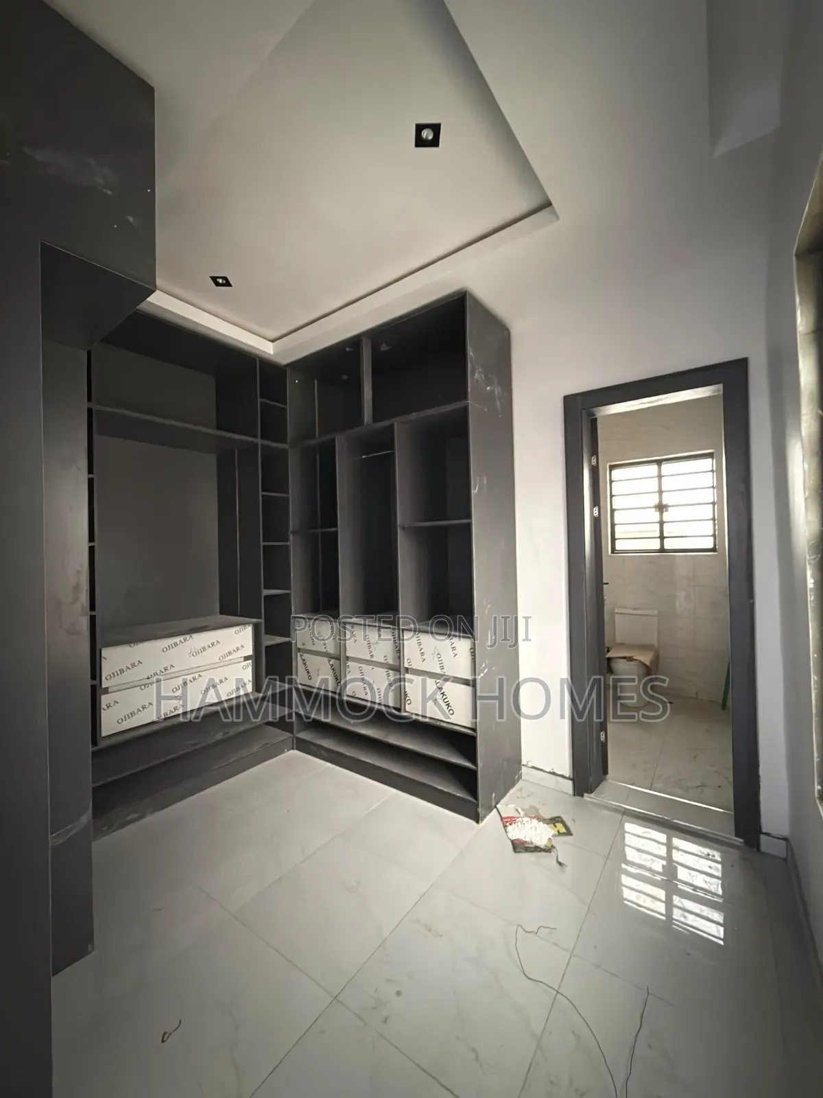 5bdrm Penthouse in Carlton Gate Estate, Akobo for sale