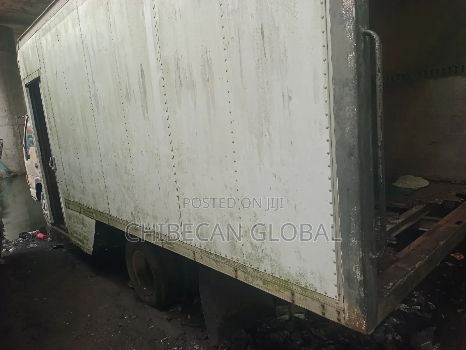 Isuzu Box Truck 6 Tyres (Foreign Used)