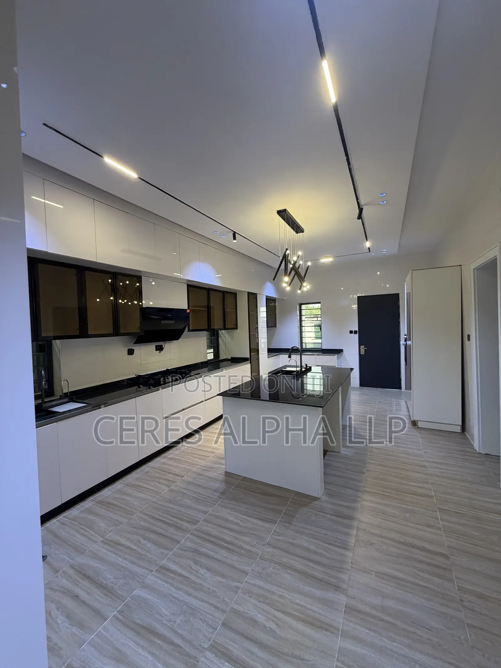 5bdrm Penthouse in Dakwo District for sale