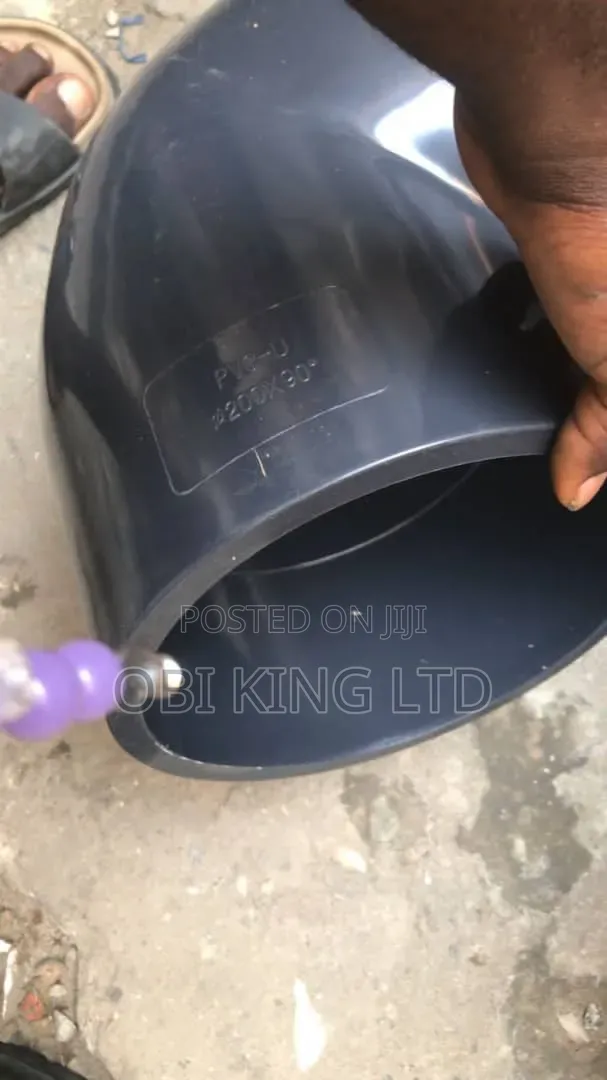 Black Pressure Elbow PVC-U 200 × 90°"