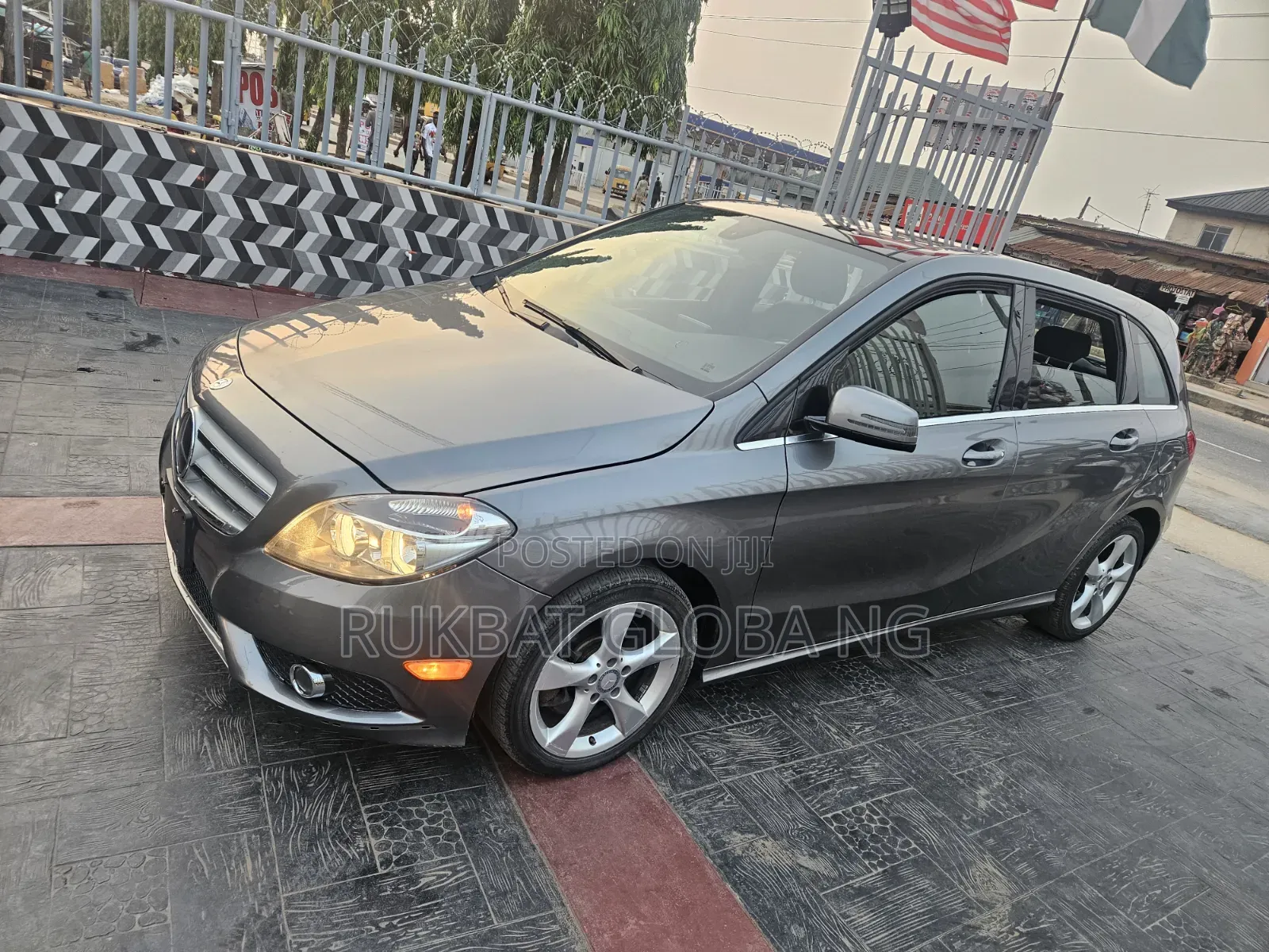 Mercedes-Benz B-Class 2014 Gray