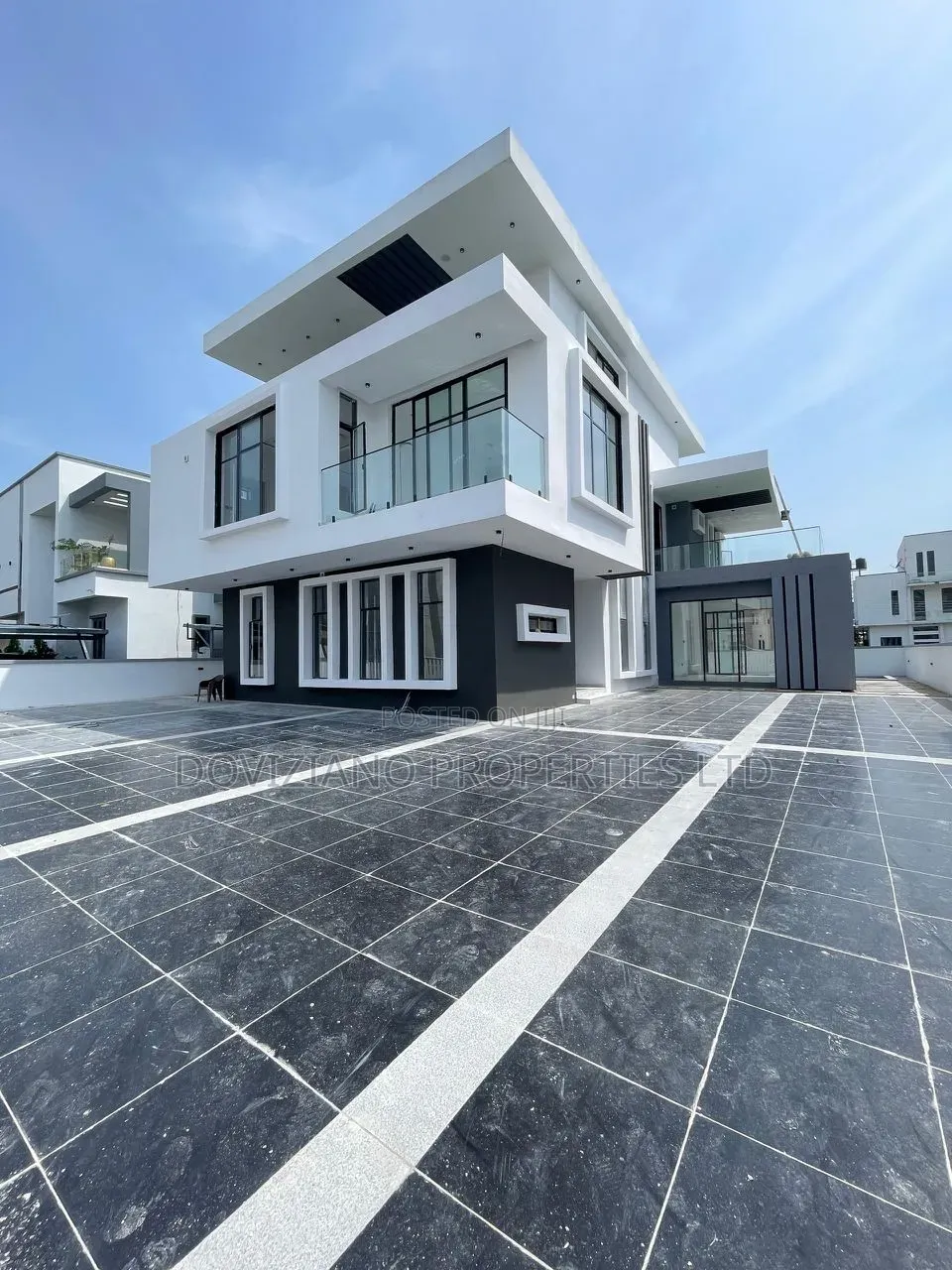 5bdrm Duplex in Ikota for sale