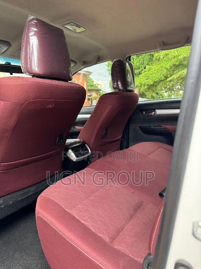 Toyota Hilux 2023 White