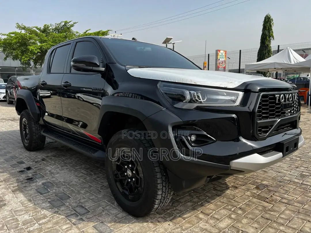 New Toyota Hilux 2025 Black