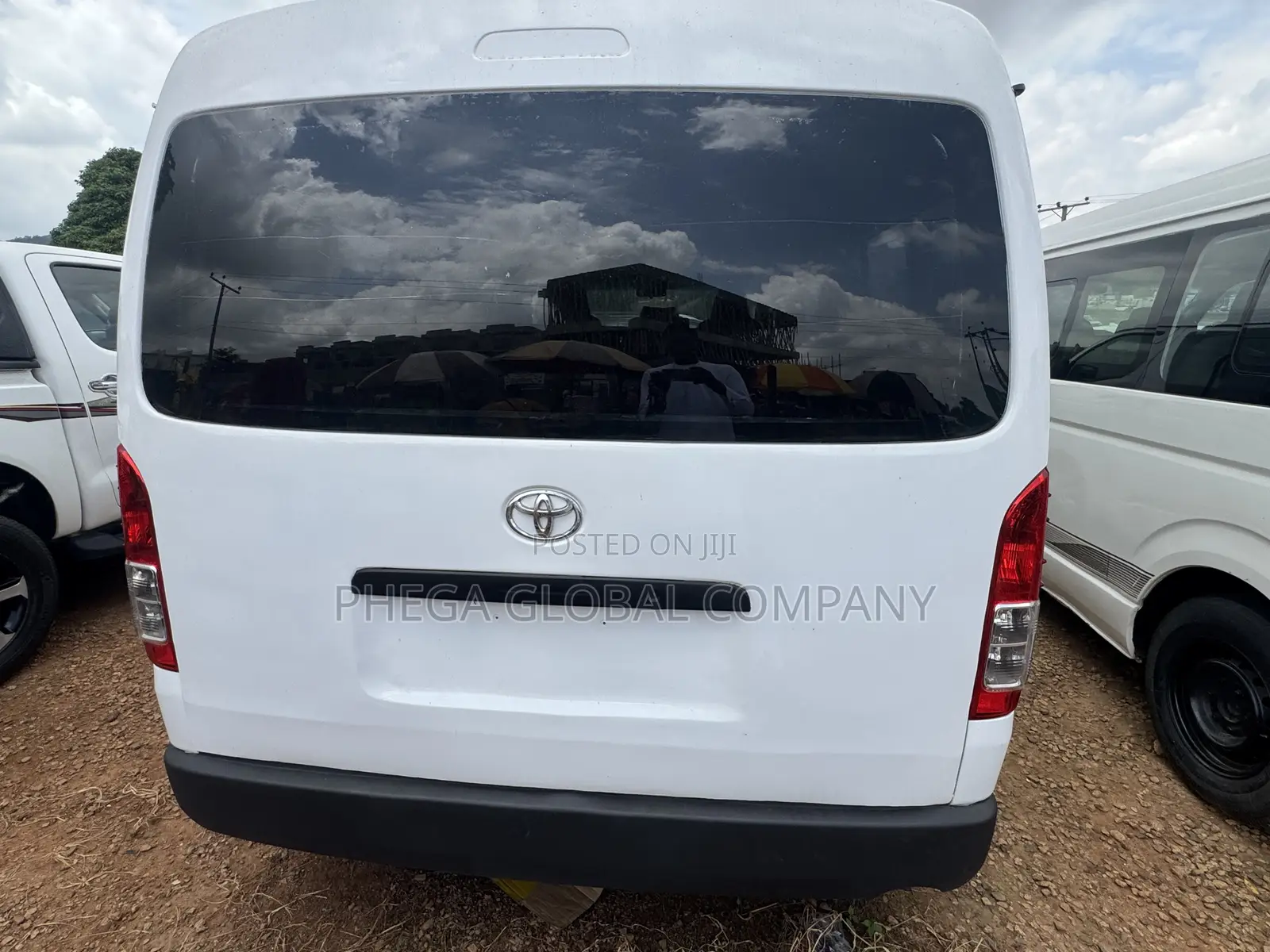 Toyota HiAce 2010 White