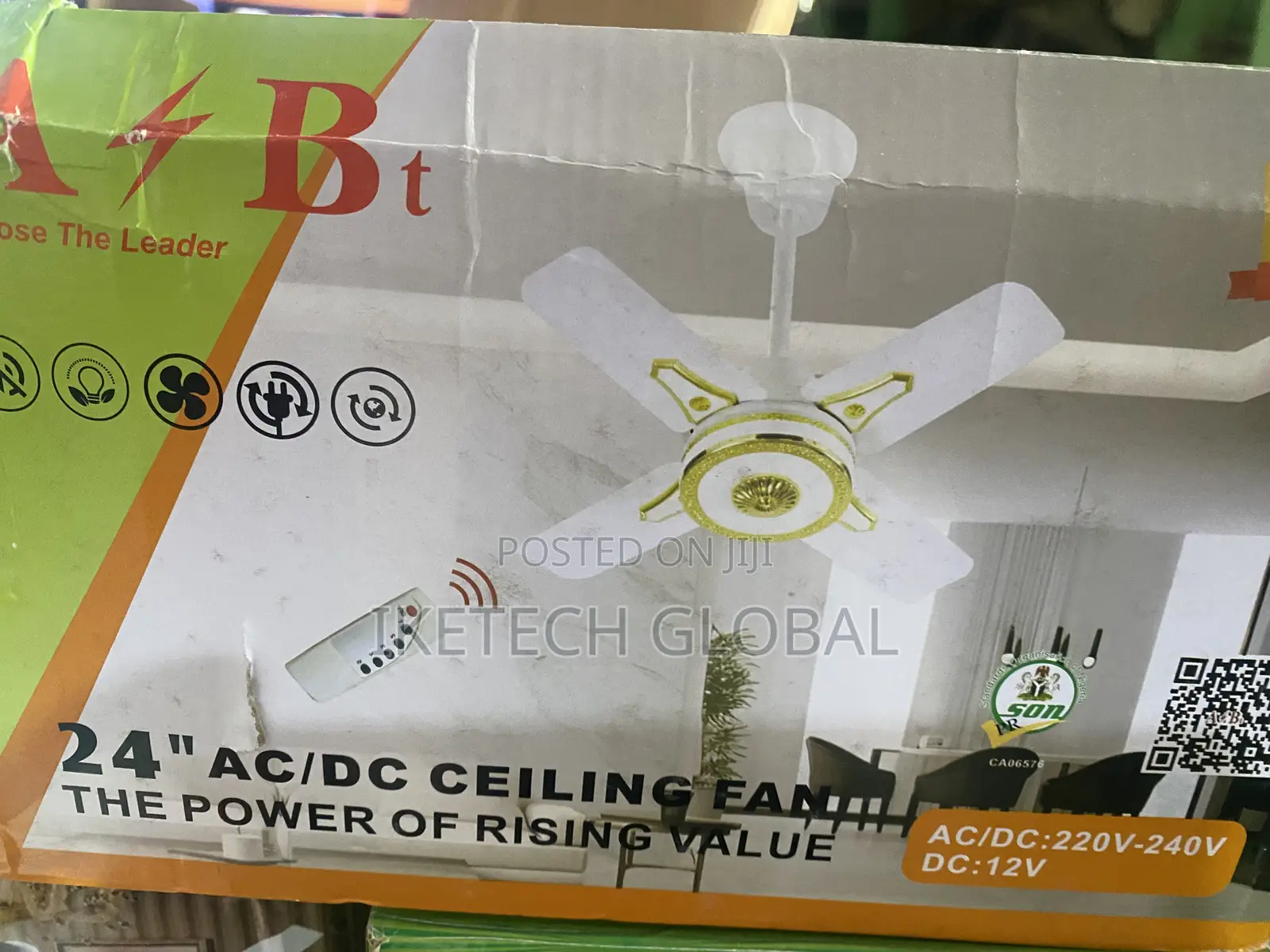 A Bt Short Blade Ac/Dc Solar Ceiling Fan
