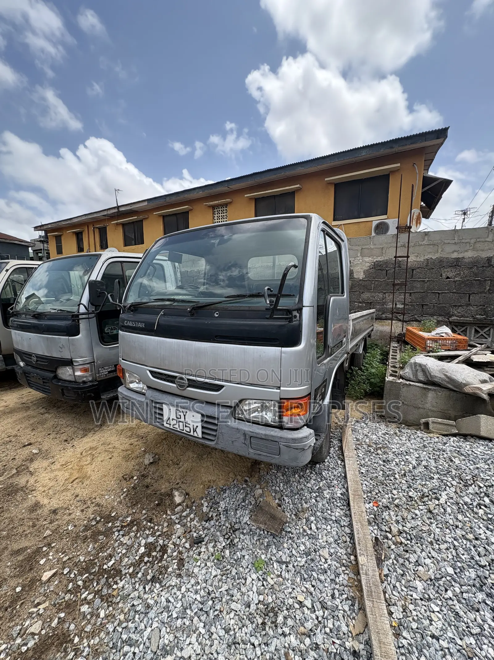 Nissan Cabstar 2010 Low-Bed Truck