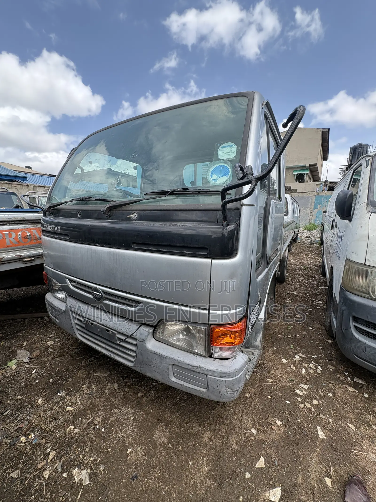 Nissan Cabstar 2010 Low-Bed Truck