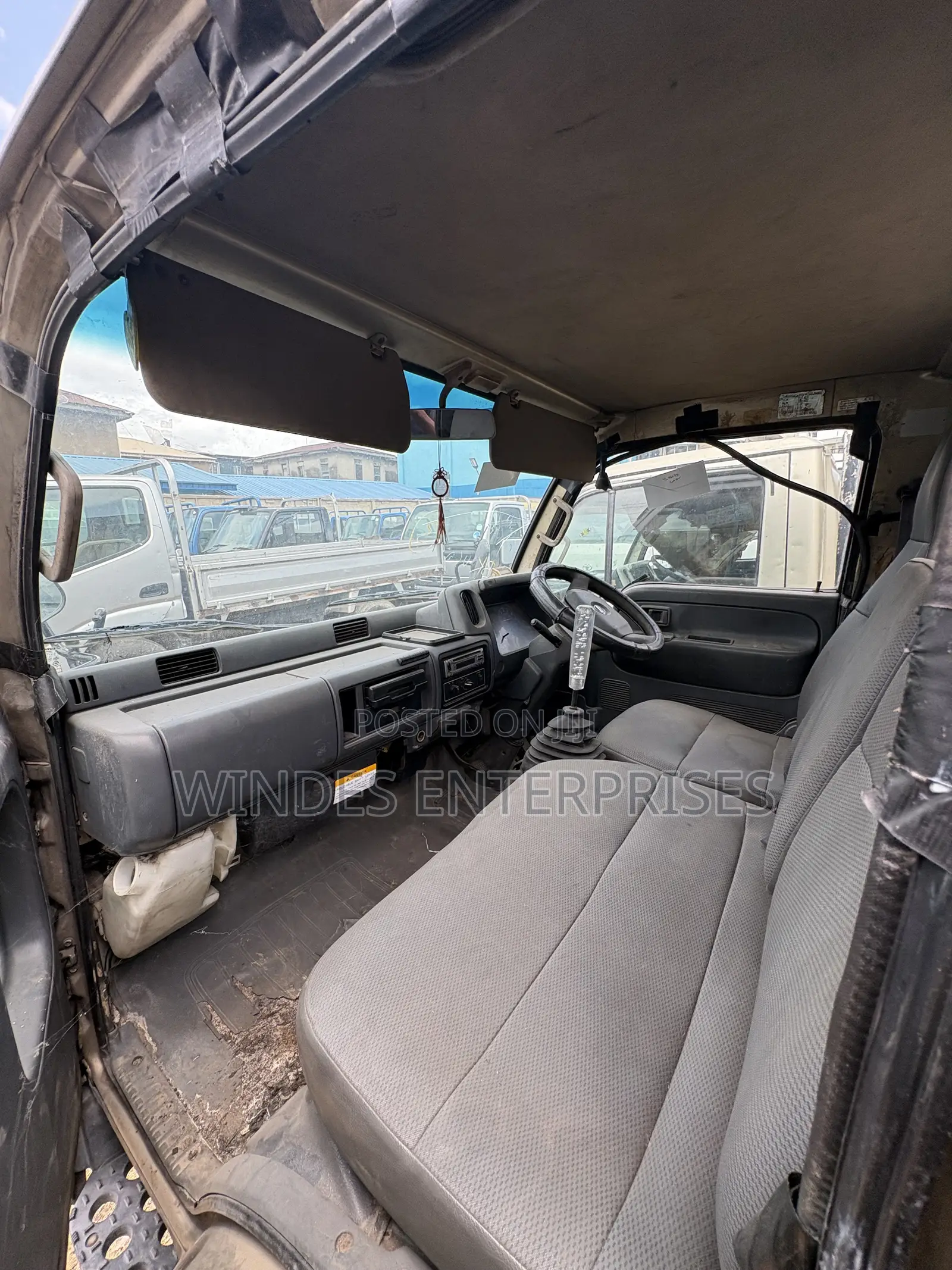 Nissan Cabstar 2010 Low-Bed Truck