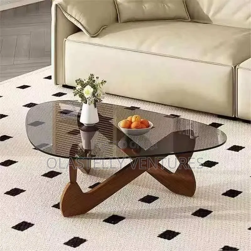 Minimalist Glass Center Table - Brown
Tem