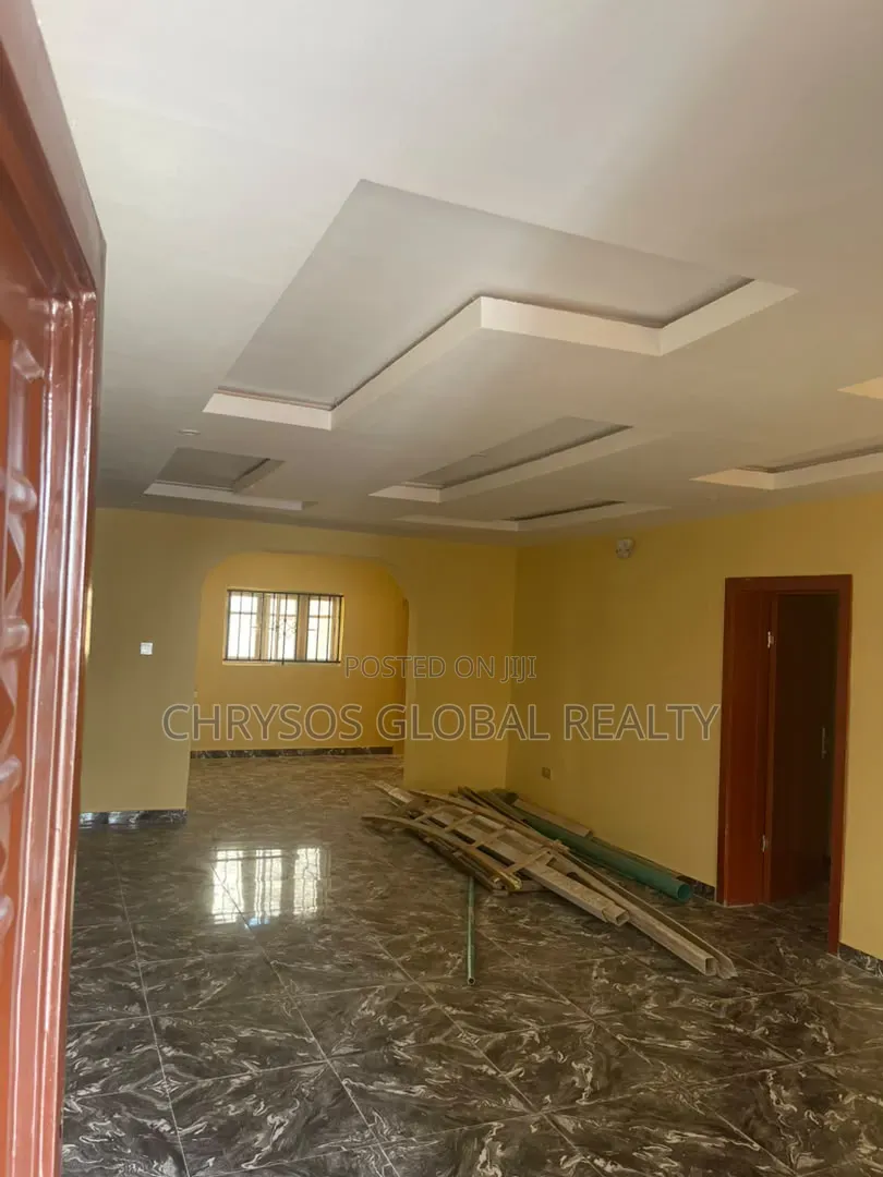 3bdrm Block of Flats in Okebadan Estate for rent