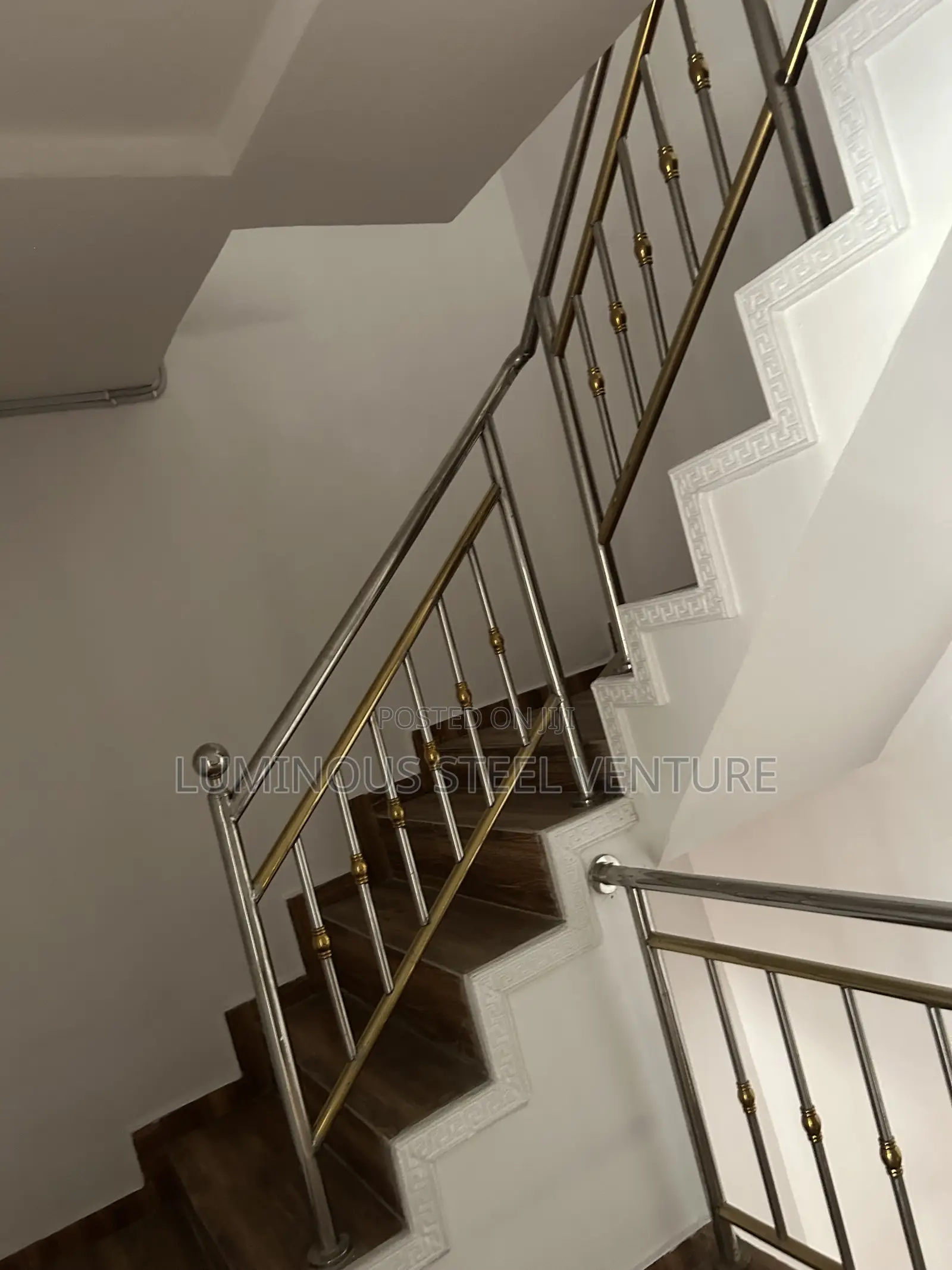Elevate Your Home’S Interior With a Stunning Gold and Silver Interior