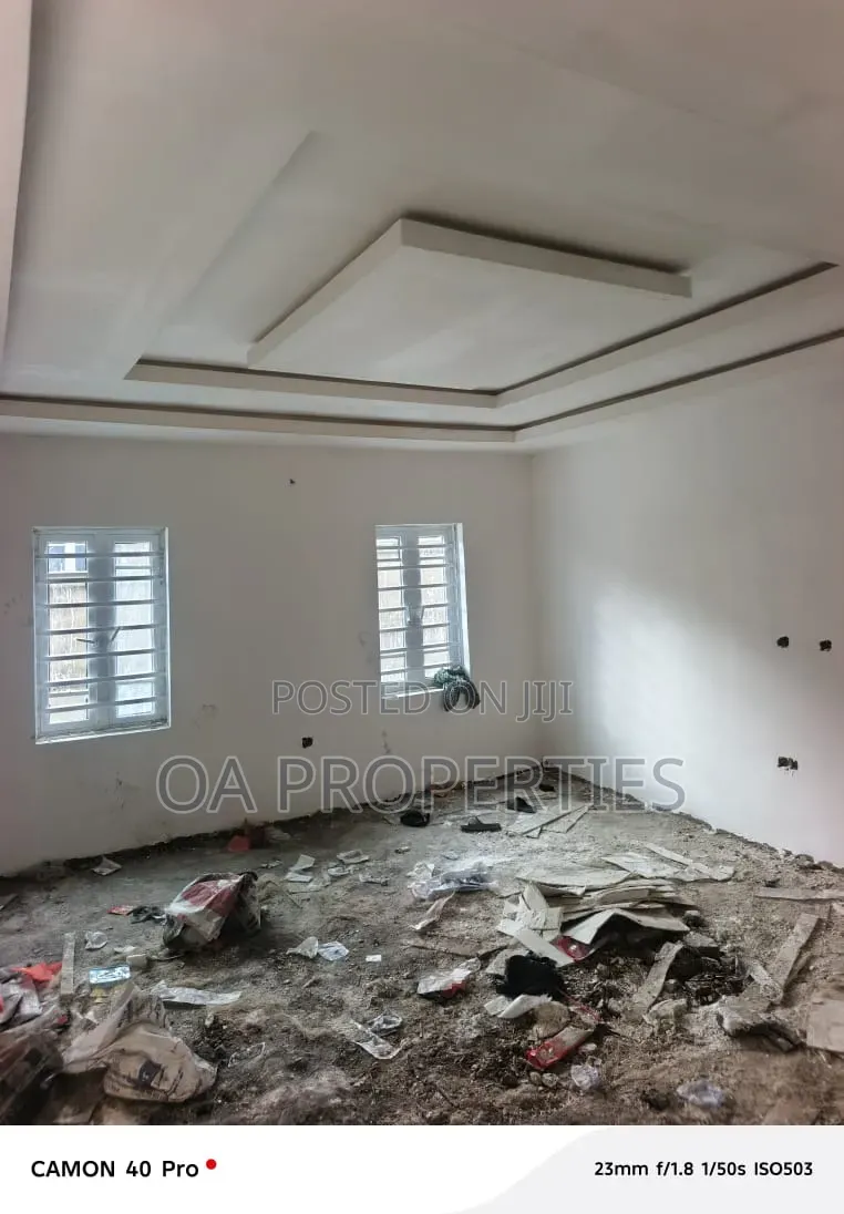 3bdrm Chalet in Okebadan Estate for rent